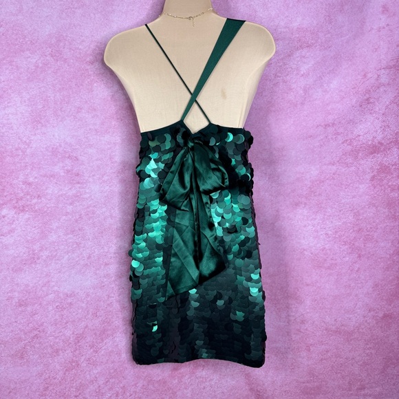 213. Maeve by Anthropologie Green Sequin One Shoulder Bow Mini Dress Small - Picture 3 of 8